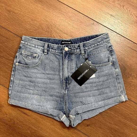 Pretty Little Thing NWT Light Blue Wash Turn Up Hem Short  Size 8 (UK Size 12) - Picture 1 of 7